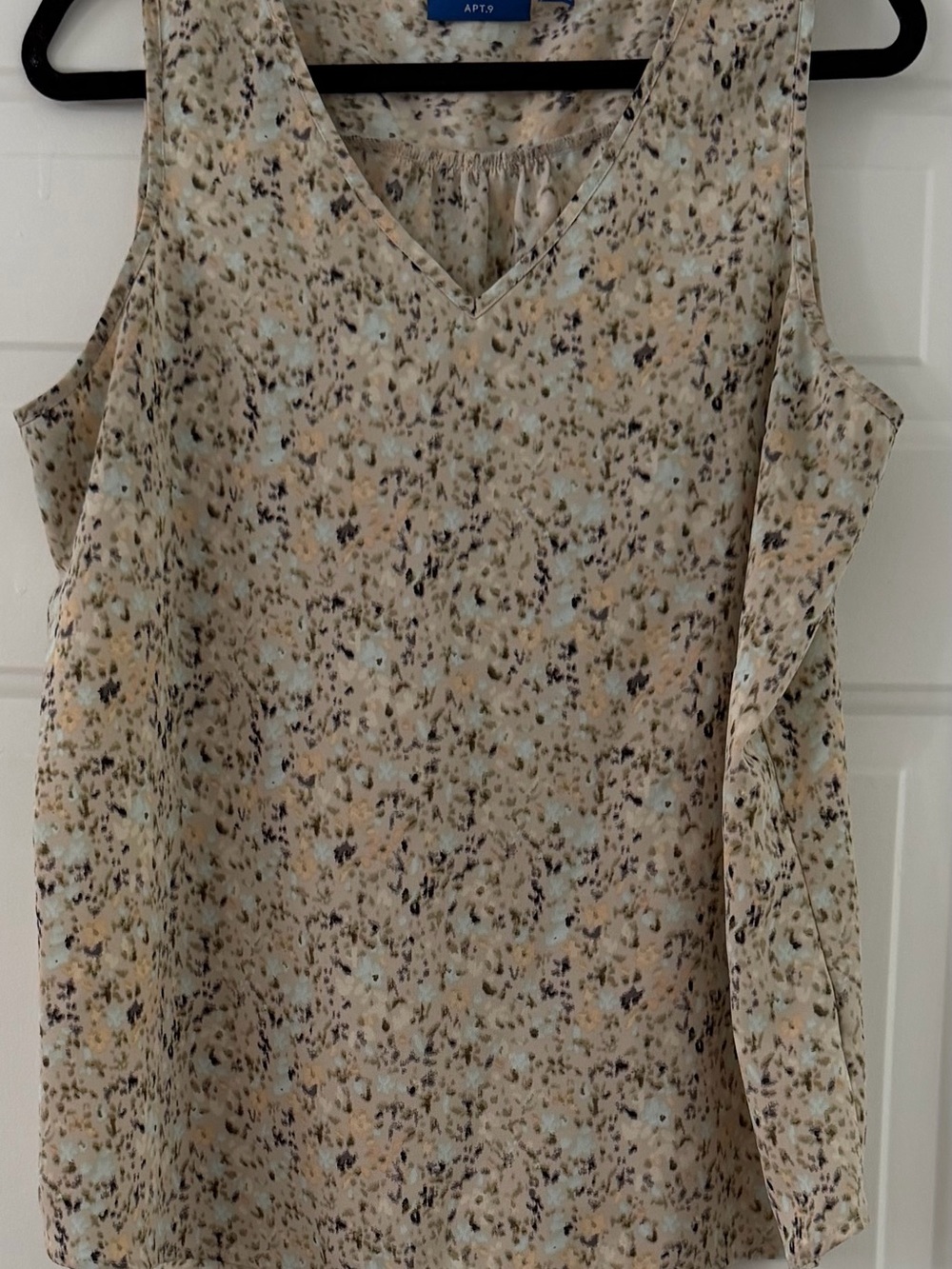 Apt. 9 Beige Cream Floral V-Neck Sleeveless Camisole